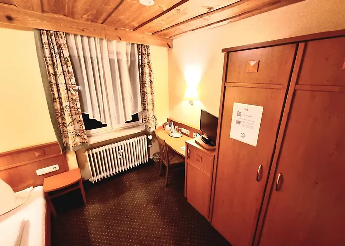 Otel Am Klostergarten 3*